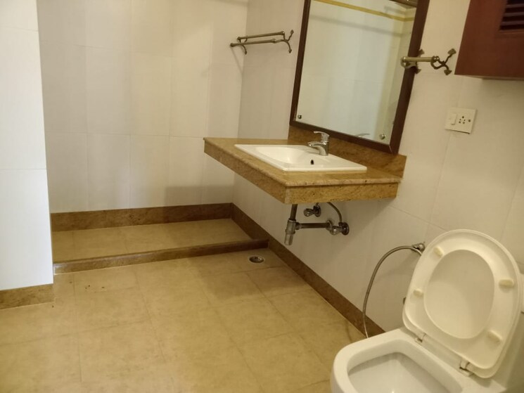 Bathroom, chirag enclave 3 Bedroom 450 Sq.Yd. Builder Floor In Chirag Enclave Delhi 9580044