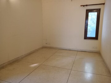 Room in 3 BHK Builder Floor at Chirag Enclave – for Rent