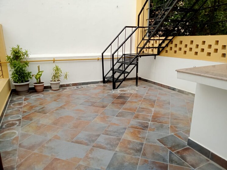 Balcony, chirag enclave 3 Bedroom 450 Sq.Yd. Builder Floor In Chirag Enclave Delhi 9580044