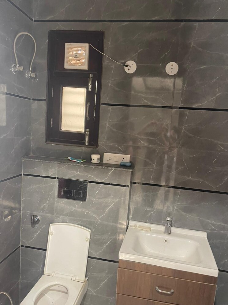 Bathroom, fidato-honour-homes 3 Bedroom 1000 Sq.Ft. Builder Floor In Sector 89 Faridabad 9580051