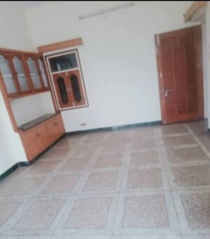Room in 2 BHK Villa at Aliganj – for Rent