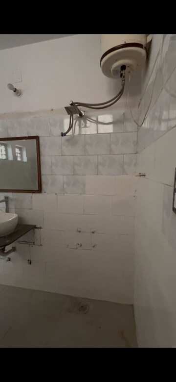Bathroom in 4 BHK Villa at Sector 21 – for Rent