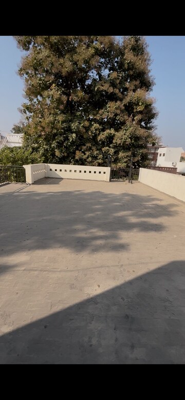 Parking in 4 BHK Villa at Sector 21 – for Rent