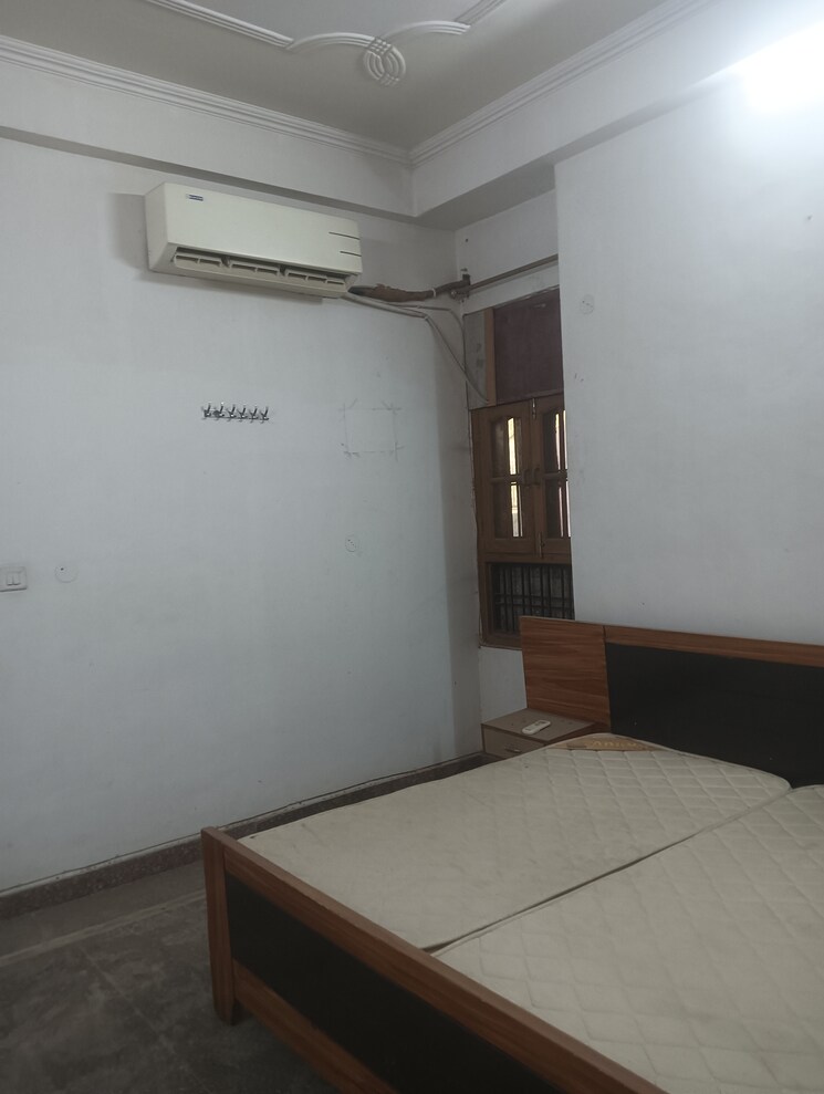Room, gomti nagar 1.5 Bedroom 800 Sq.Ft. Villa In Gomti Nagar Lucknow 9580100