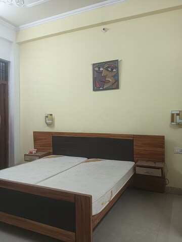 Bedroom in 1.5 BHK Villa at Gomti Nagar – for Rent