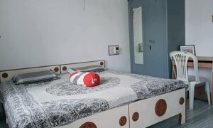 Bedroom in 5 BHK Villa at Satellite – for Rent