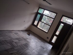 Room in 3 BHK Apartment at Sector 20 – for Sale