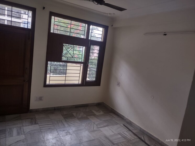 Room, sector 20 3 Bedroom 1450 Sq.Ft. Apartment In Sector 20 Panchkula 9580105