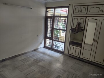Room in 3 BHK Apartment at Sector 20 – for Sale