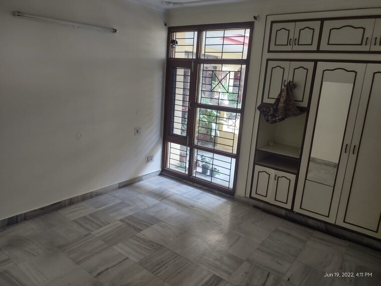 Room, sector 20 3 Bedroom 1450 Sq.Ft. Apartment In Sector 20 Panchkula 9580105