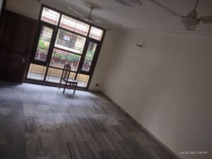 Room in 3 BHK Apartment at Sector 20 – for Sale