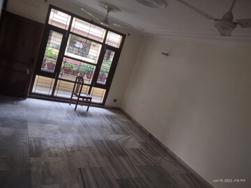 Room in 3 BHK Apartment at Sector 20 – for Sale