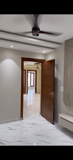 Room in 4 BHK Builder Floor at BPTP Park Central, Sector 85 – for Sale