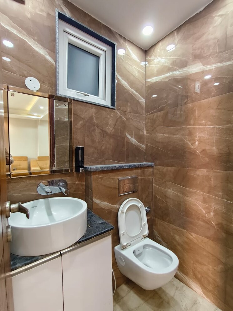 Bathroom, saket 3 Bedroom 1850 Sq.Ft. Builder Floor In Saket Delhi 9580121