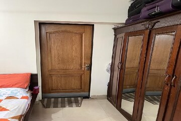 Room in 2 BHK Apartment at Mayfair Housing Hillcrest, Vikhroli West – for Rent