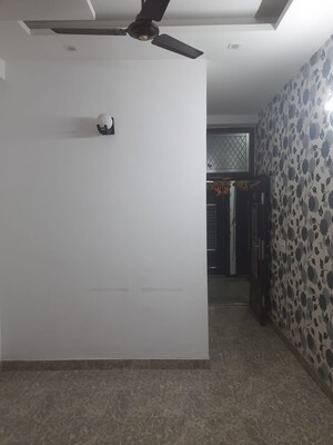 Room in 2 BHK Builder Floor at Niti Khand – for Rent