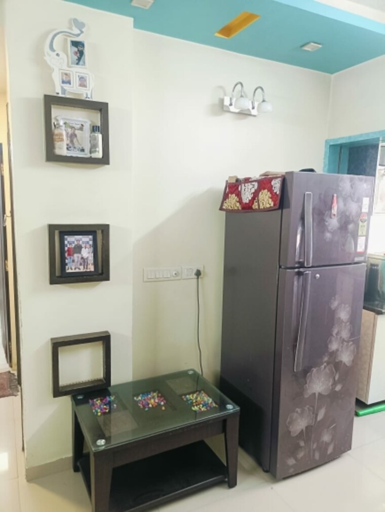 Room, ghatlodia 2 Bedroom 1050 Sq.Ft. Apartment In Ghatlodia Ahmedabad 9580210