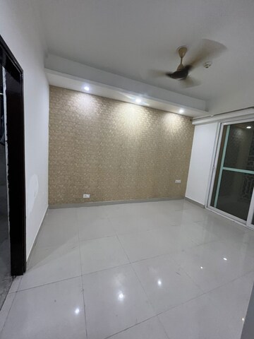 Room in 3 BHK Apartment at Gaur Sportswood, Sector 79 – for Rent