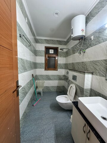 Kitchen in 2 BHK Builder Floor at Sector 31 – for Rent