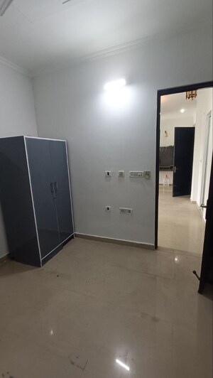 Room in 3 BHK Builder Floor at Sainik Colony – for Rent