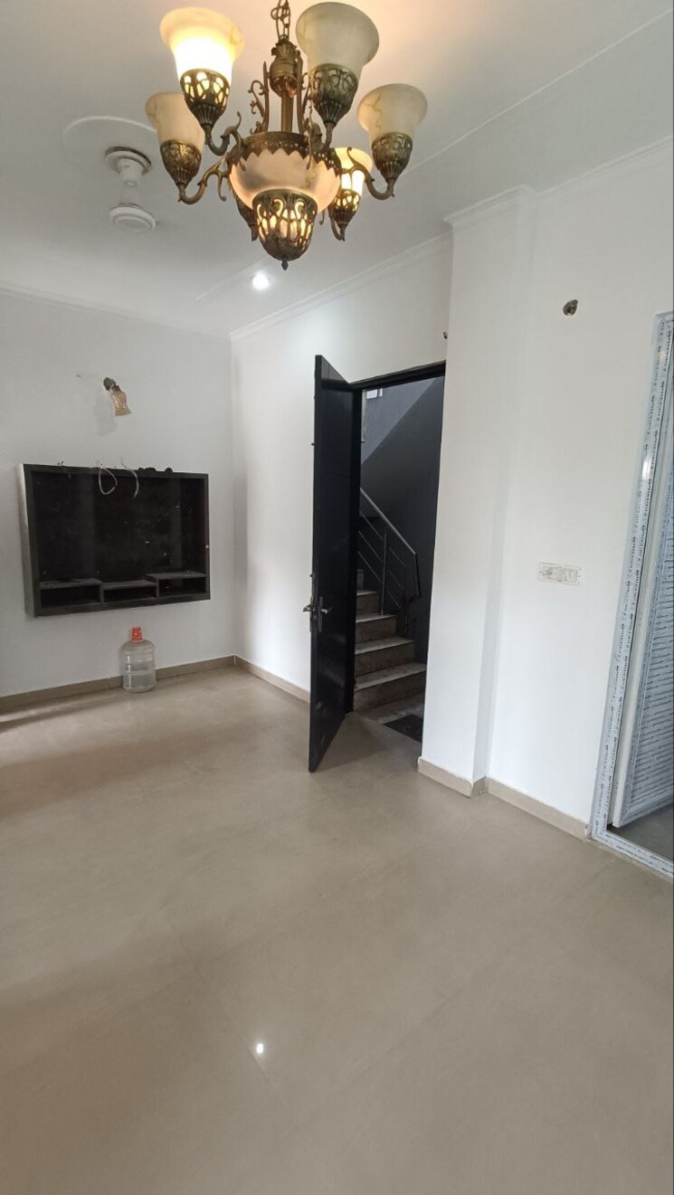 Living Room, sainik colony 3 Bedroom 1500 Sq.Ft. Builder Floor In Sainik Colony Faridabad 9580298