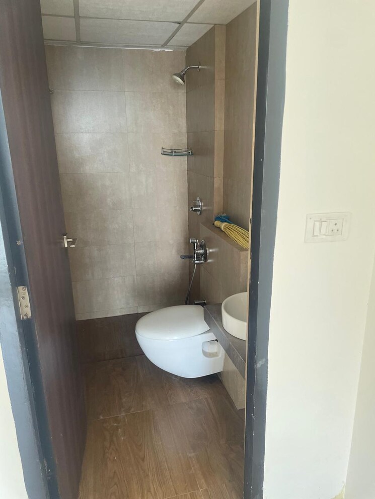 Bathroom, vaibhav-queens-park 3 Bedroom 1100 Sq.Ft. Apartment In Chembur Mumbai 9580371