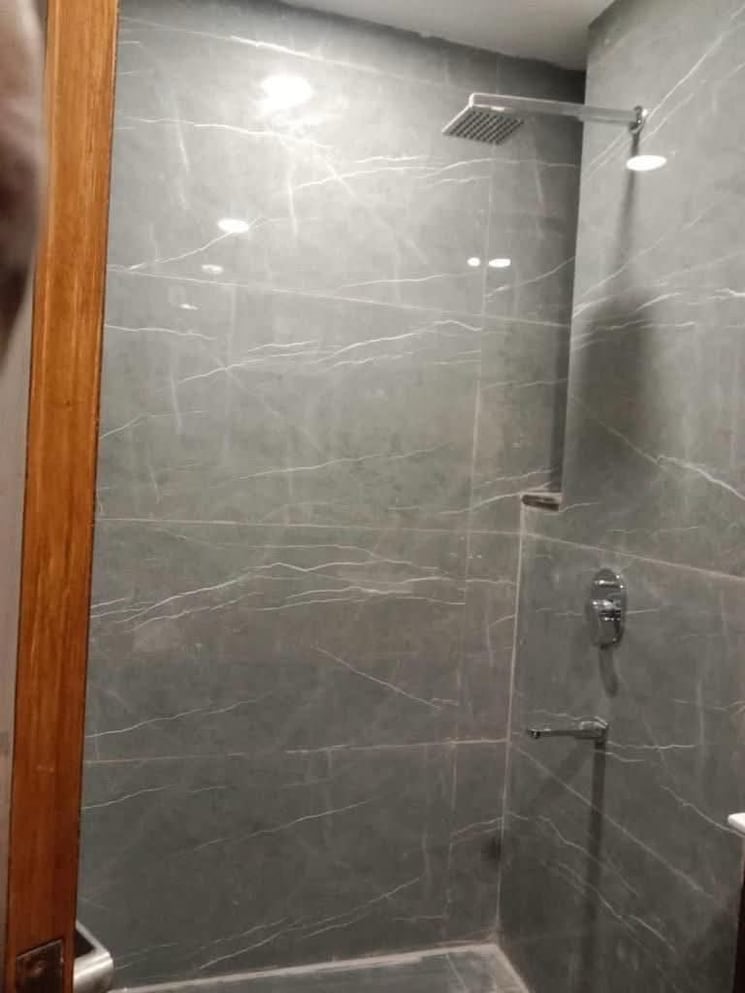 Bathroom, freedom fighters enclave 3 Bedroom 1500 Sq.Ft. Apartment In Freedom Fighters Enclave Delhi 9580368