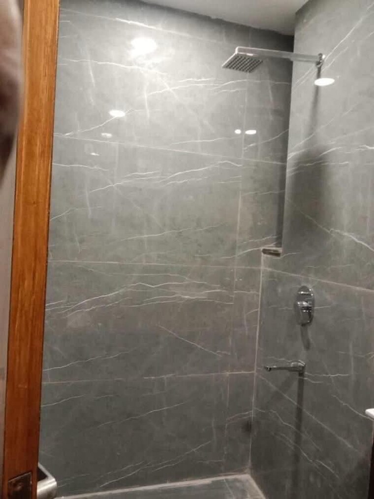 Bathroom, freedom fighters enclave 3 Bedroom 1500 Sq.Ft. Apartment In Freedom Fighters Enclave Delhi 9580368