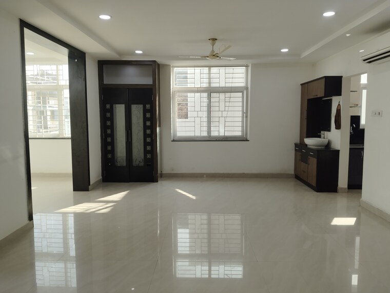 Room, kavuri-hills 3.5 Bedroom 2100 Sq.Ft. Apartment In Madhapur Hyderabad 9580367