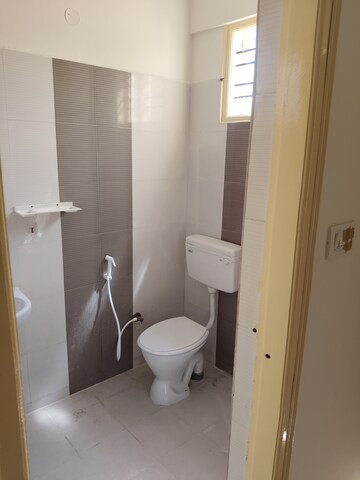 Bathroom in 2 BHK Apartment at Krishna Residency Kadubeesanahalli, Kadubeesanahalli – for Rent