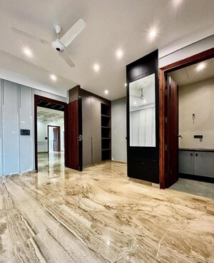 Room in 4 BHK Builder Floor at BP Homes, Sector 85 – for Sale