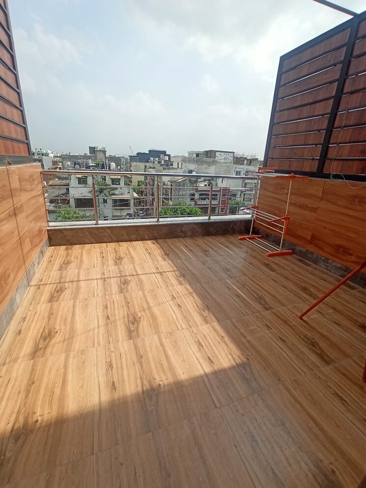 Terrace, freedom fighters enclave 2 Bedroom 1000 Sq.Ft. Apartment In Freedom Fighters Enclave Delhi 9580463