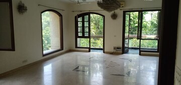 Room in 4 BHK Builder Floor at Panchsheel Park – for Sale