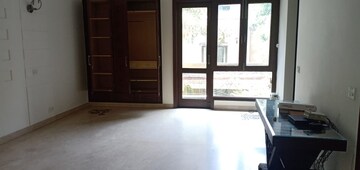 Room in 4 BHK Builder Floor at Panchsheel Park – for Sale