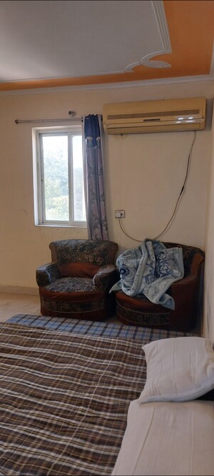 Room in 1 BHK Apartment at Sarita Vihar Pocket-C RWA, Sarita Vihar – for Rent