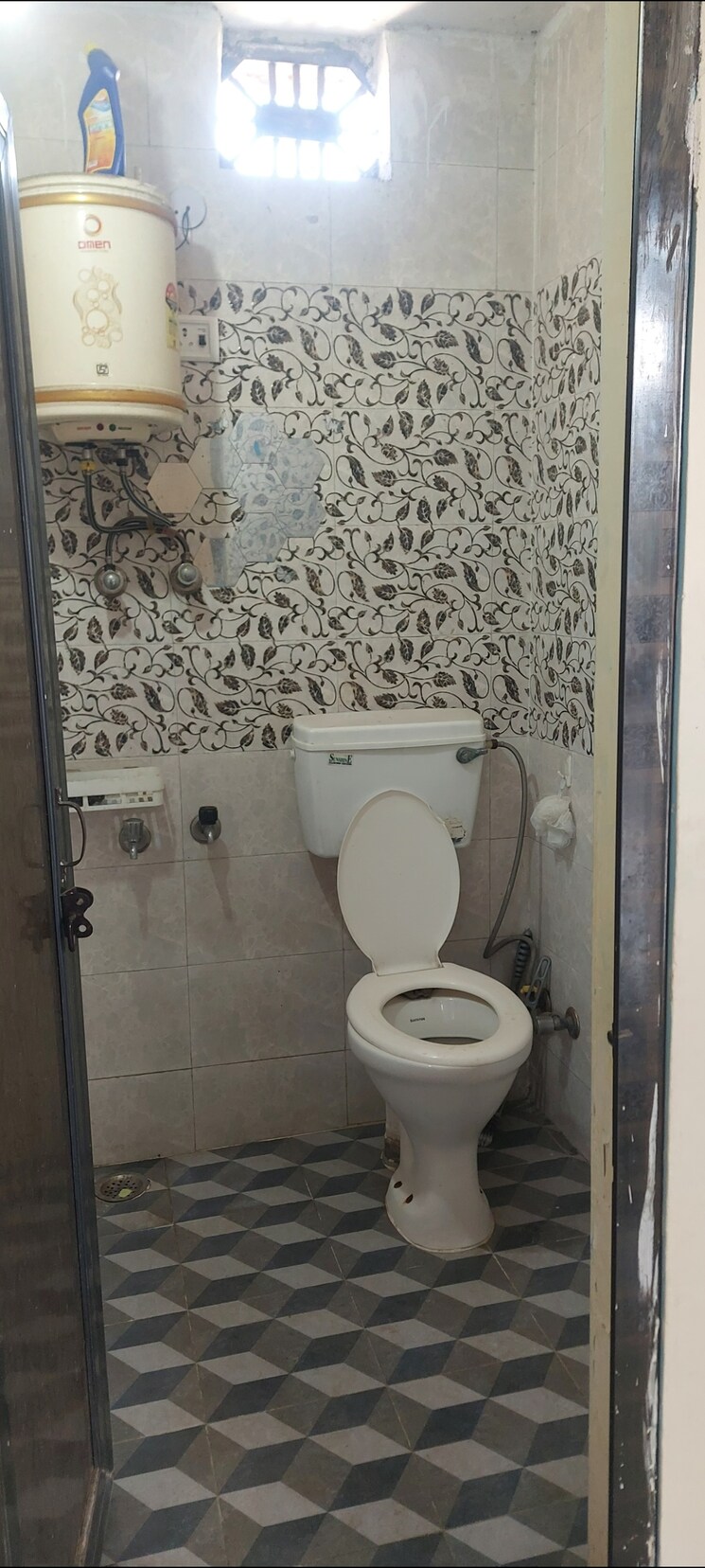 Bathroom, sarita-vihar-pocket-c-rwa 1 Bedroom 350 Sq.Ft. Apartment In Sarita Vihar Delhi 9580572