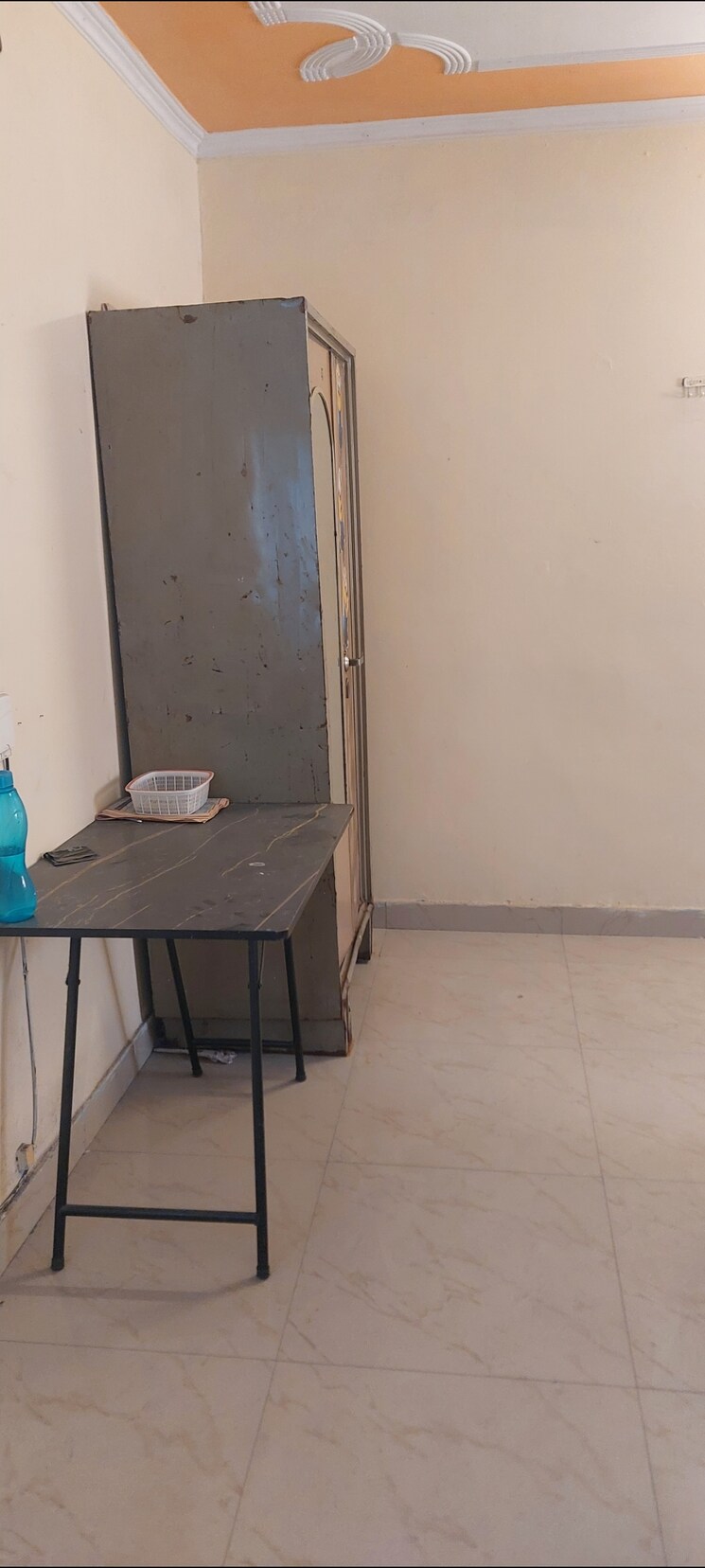 Room, sarita-vihar-pocket-c-rwa 1 Bedroom 350 Sq.Ft. Apartment In Sarita Vihar Delhi 9580572