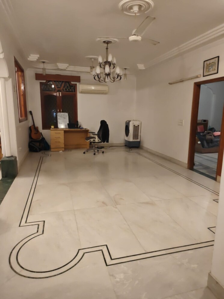 Room, sector 31 2 Bedroom 1421 Sq.Ft. Builder Floor In Sector 31 Gurgaon 9580614