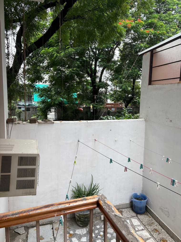 Balcony, sector 31 2 Bedroom 1421 Sq.Ft. Builder Floor In Sector 31 Gurgaon 9580614