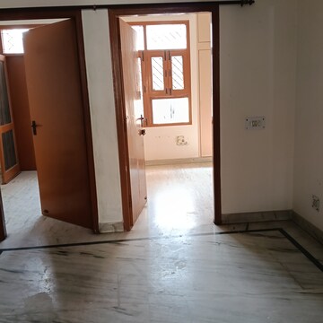 Room in 2 BHK Builder Floor at RWA Apartments Sector 50, Sector 50 – for Rent