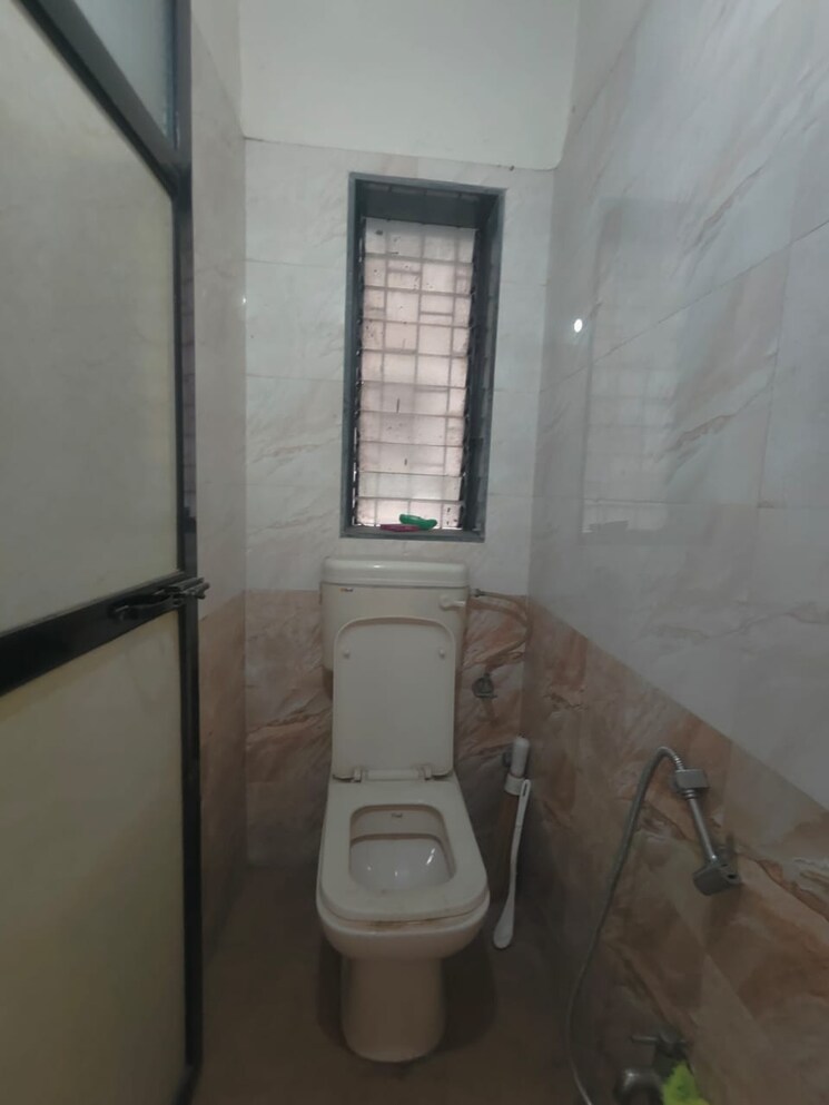 Bathroom, tulsidham-complex 1 Bedroom 600 Sq.Ft. Apartment In Kapur Bawdi Thane 9580678
