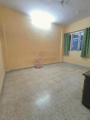 Room in 1 BHK Apartment at Tulsidham Complex, Kapur Bawdi – for Rent
