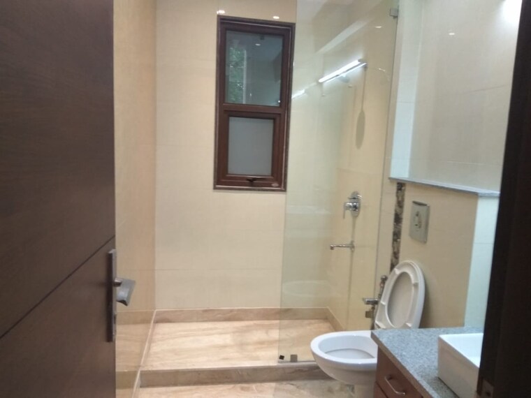 Bathroom, jangpura 3 Bedroom 1800 Sq.Ft. Builder Floor In Jangpura Delhi 9580698