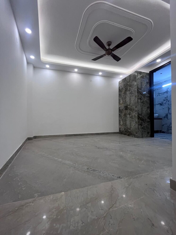 Room, govindpuri 3 Bedroom 1000 Sq.Ft. Builder Floor In Govindpuri Delhi 9580703