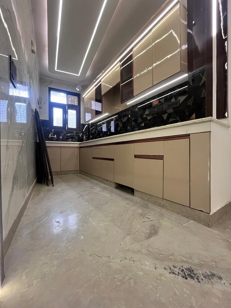 Kitchen, govindpuri 3 Bedroom 1000 Sq.Ft. Builder Floor In Govindpuri Delhi 9580703