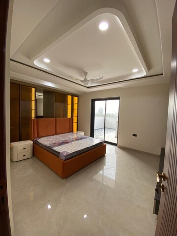 Room in 3 BHK Builder Floor at TDI The Retreat, Sector 89 – for Sale