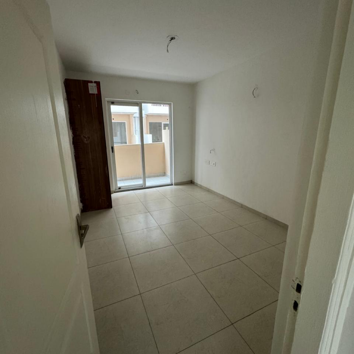 3 BHK + Servant Room Apartment For Rent in Sushma Valencia