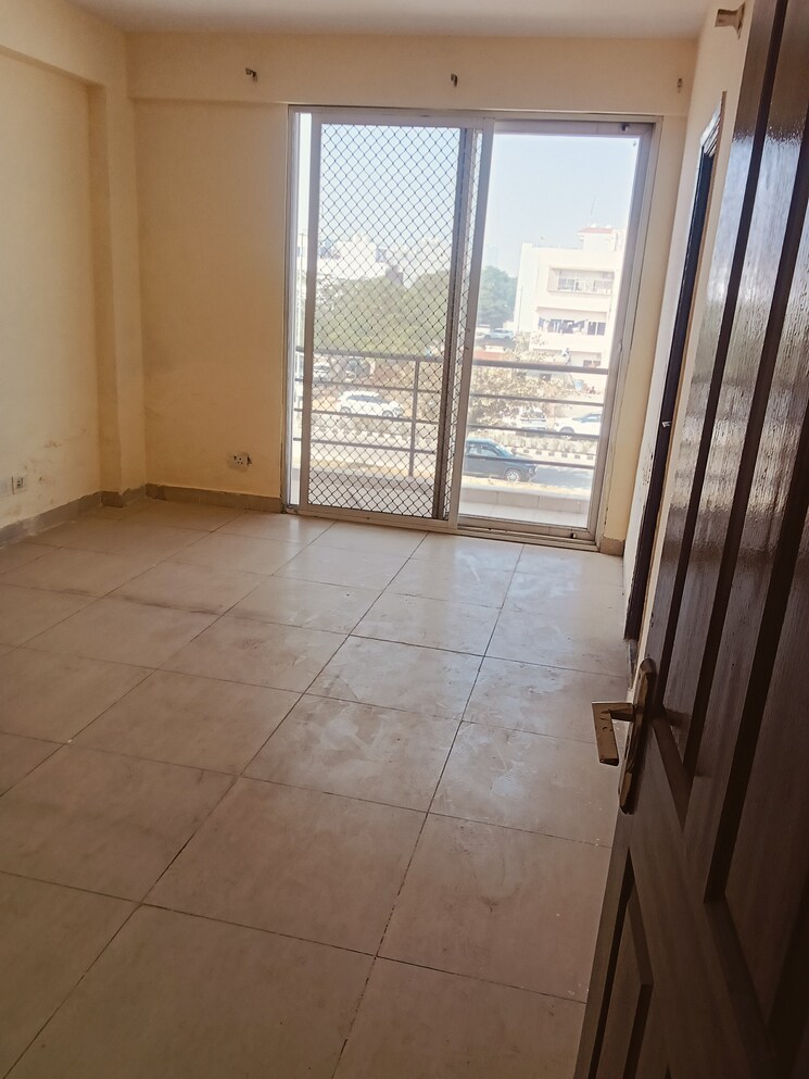 Room, wave-floors-premium 2 Bedroom 2500 Sq.Ft. Builder Floor In Wave City Ghaziabad 9580776