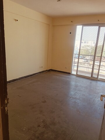 Room in 3.5 BHK Builder Floor at Wave Floors Premium, Wave City – for Rent