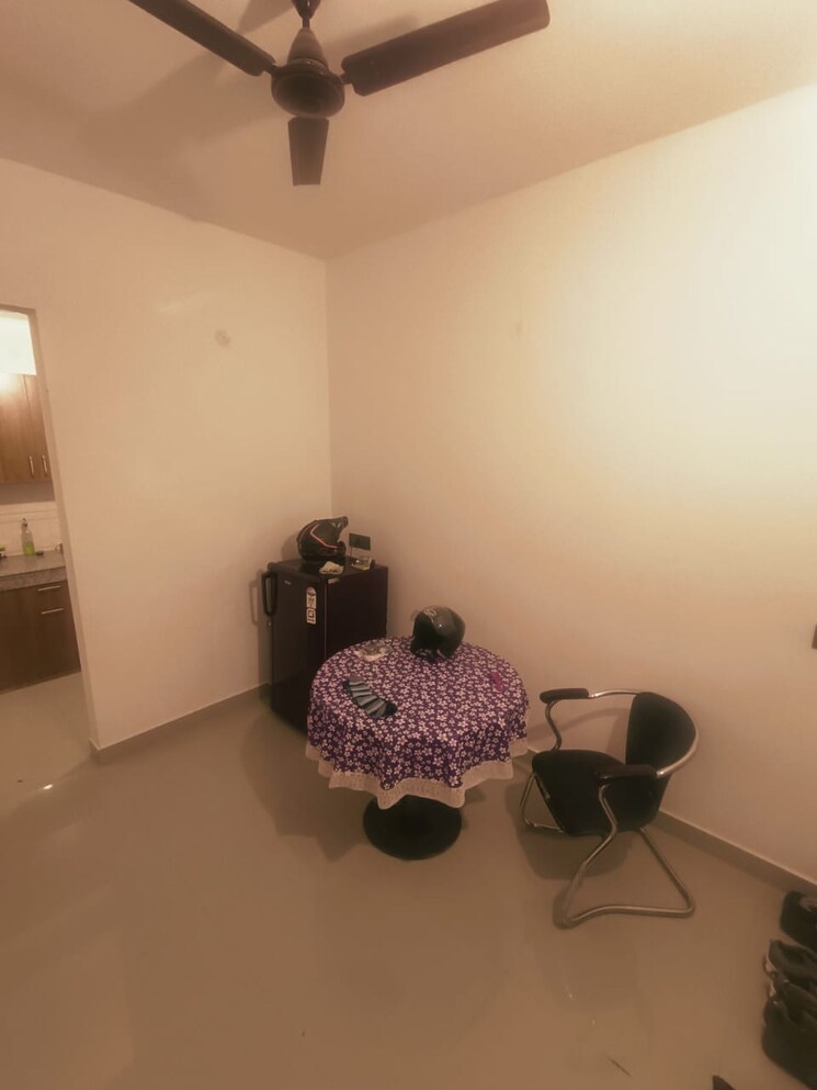 Living Room, ansal-plaza-sector-23 1 Bedroom 600 Sq.Ft. Apartment In Sector 23 Gurgaon 9580809